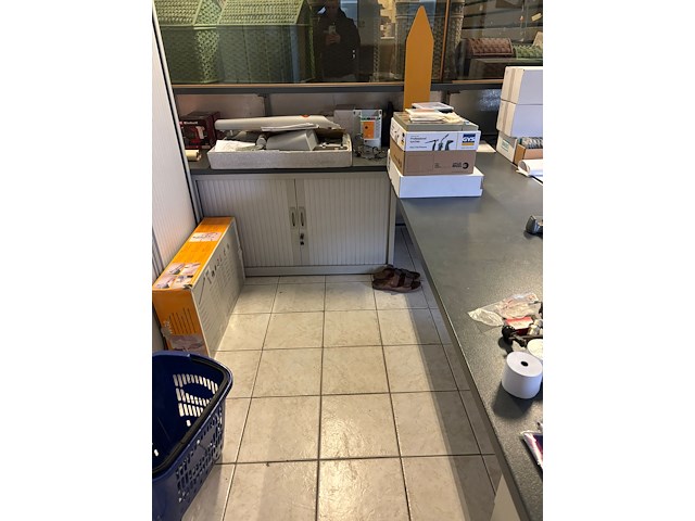 Bureel + bijhorende kasten - afbeelding 1 van  8