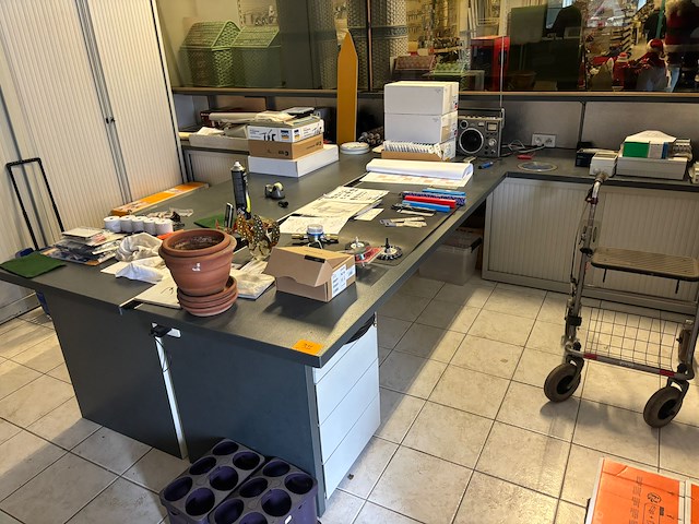 Bureel + bijhorende kasten - afbeelding 5 van  8