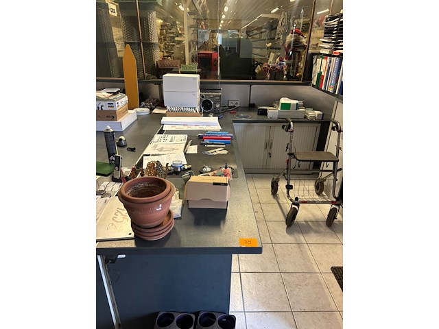 Bureel + bijhorende kasten - afbeelding 8 van  8