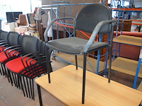 Bureel (gedemonteerd) bestaande uit: 4 tafelbladen met 3 onderstellen, 4 pc beugels, 8 scheidingswanden, 2 bureelstoelen, tafel 100x60x85 cm met stoel zwarte zit - afbeelding 2 van  18