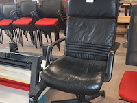 Bureel (gedemonteerd) bestaande uit: 4 tafelbladen met 3 onderstellen, 4 pc beugels, 8 scheidingswanden, 2 bureelstoelen, tafel 100x60x85 cm met stoel zwarte zit - afbeelding 6 van  18