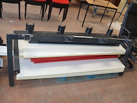 Bureel (gedemonteerd) bestaande uit: 4 tafelbladen met 3 onderstellen, 4 pc beugels, 8 scheidingswanden, 2 bureelstoelen, tafel 100x60x85 cm met stoel zwarte zit - afbeelding 8 van  18