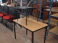 Bureel (gedemonteerd) bestaande uit: 4 tafelbladen met 3 onderstellen, 4 pc beugels, 8 scheidingswanden, 2 bureelstoelen, tafel 100x60x85 cm met stoel zwarte zit - afbeelding 17 van  18