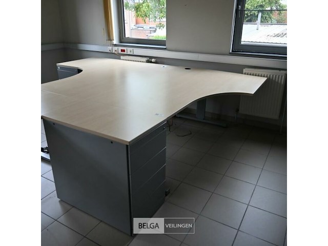 Bureel met ladenblok - afbeelding 1 van  1