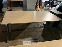 Bureel met metalen onderstel - afbeelding 1 van  2