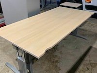 Bureel met metalen onderstel - afbeelding 1 van  1