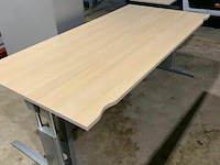 Bureel met metalen onderstel - afbeelding 1 van  1