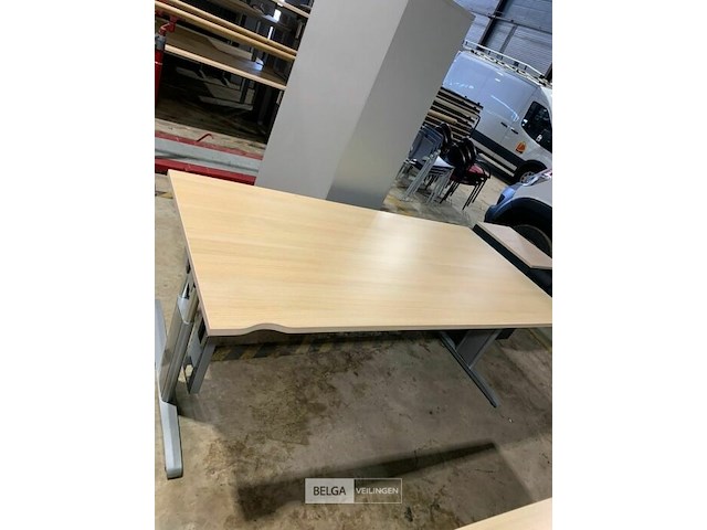 Bureel met metalen onderstel - afbeelding 1 van  2