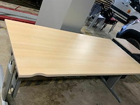 Bureel met metalen onderstel - afbeelding 1 van  2