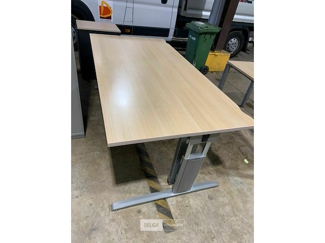 Bureel met metalen onderstel - afbeelding 1 van  1