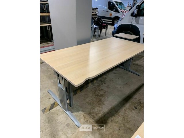 Bureel met metalen onderstel - afbeelding 1 van  2