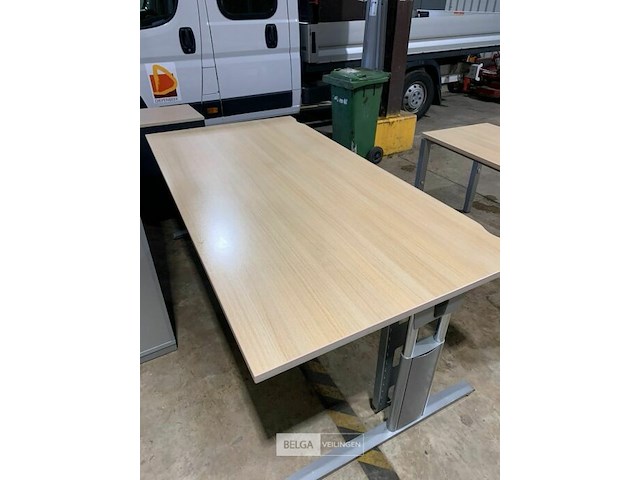 Bureel met metalen onderstel - afbeelding 1 van  2