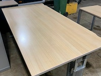 Bureel met metalen onderstel - afbeelding 1 van  2