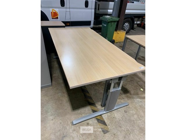 Bureel met metalen onderstel - afbeelding 1 van  2