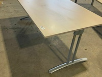 Bureel met metalen onderstel - afbeelding 1 van  2