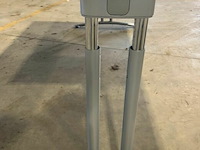 Bureel met metalen onderstel - afbeelding 2 van  2