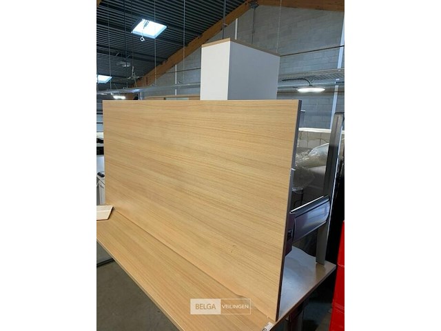 Bureel met metalen onderstel - afbeelding 1 van  1