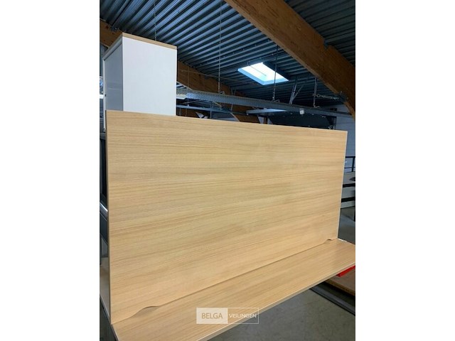 Bureel met metalen onderstel - afbeelding 1 van  1