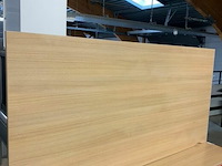 Bureel met metalen onderstel - afbeelding 1 van  1