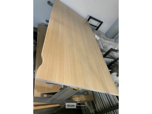 Bureel met metalen onderstel - afbeelding 1 van  1