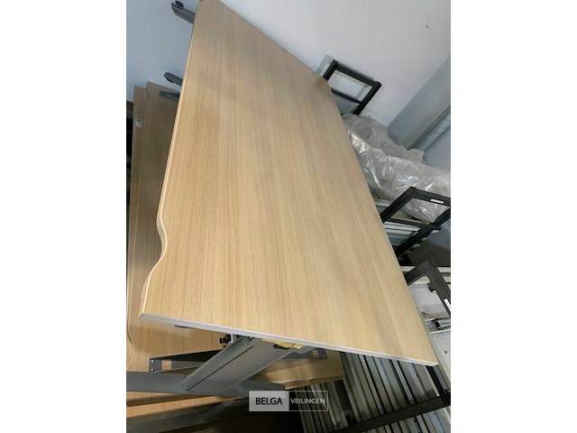 Bureel met metalen onderstel - afbeelding 1 van  1