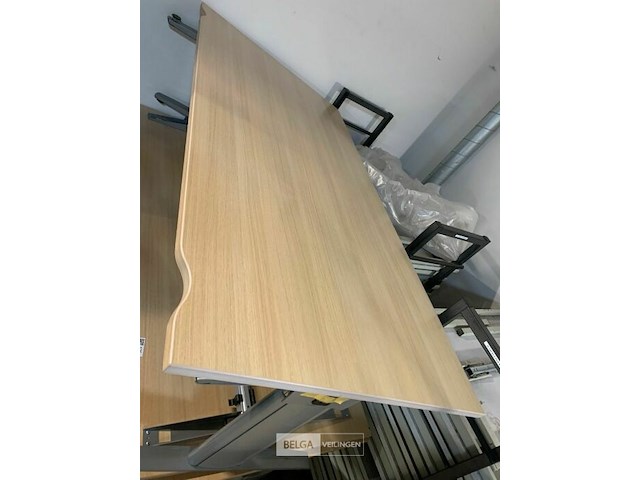 Bureel met metalen onderstel - afbeelding 1 van  1