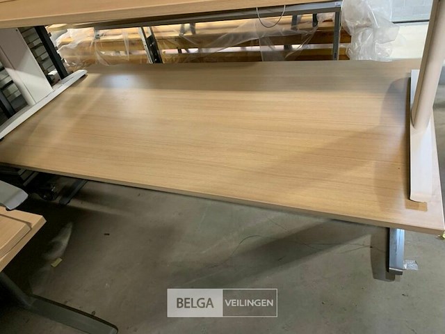 Bureel met metalen onderstel - afbeelding 1 van  1