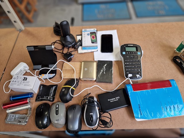 Bureelbenodigdheden - afbeelding 1 van  15