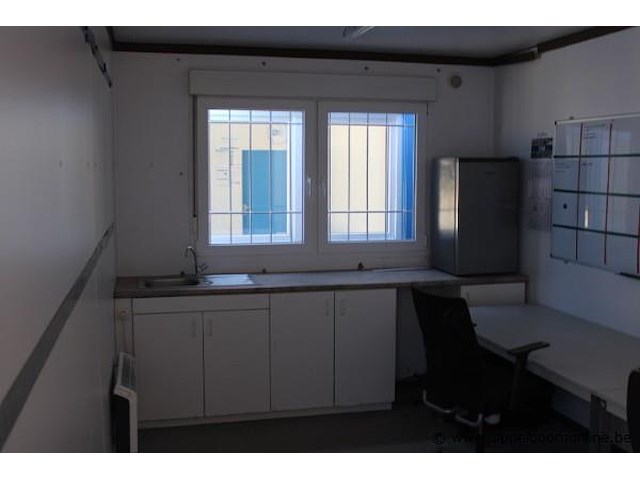 Bureelcontainer pl 6x3, vv dagramen, 2 deuren, keukentje, ijskastje, tafels, 2 stoelen, radiator - afbeelding 3 van  6