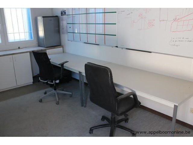 Bureelcontainer pl 6x3, vv dagramen, 2 deuren, keukentje, ijskastje, tafels, 2 stoelen, radiator - afbeelding 4 van  6