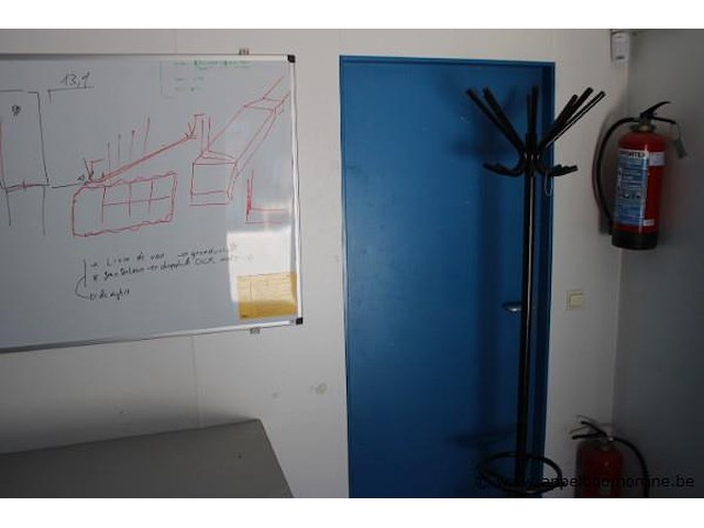 Bureelcontainer pl 6x3, vv dagramen, 2 deuren, keukentje, ijskastje, tafels, 2 stoelen, radiator - afbeelding 5 van  6