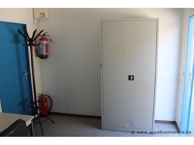 Bureelcontainer pl 6x3, vv dagramen, 2 deuren, keukentje, ijskastje, tafels, 2 stoelen, radiator - afbeelding 6 van  6