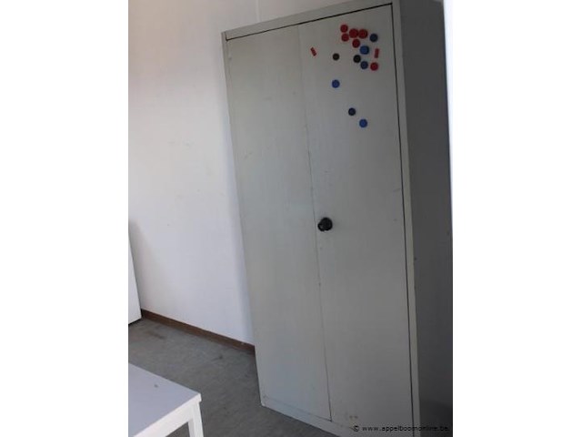 Bureelcontainer plm 3x4 vv dagramen, 2 tafels, 6 stoelen, kast en koelkastje - afbeelding 4 van  5