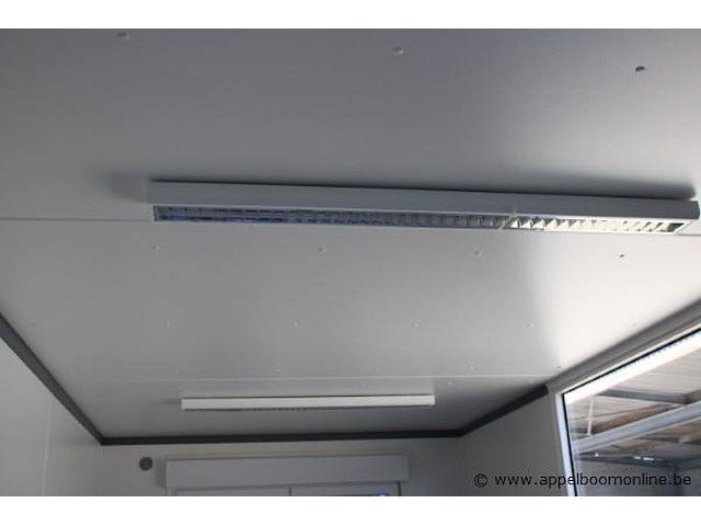 Bureelcontainer plm 6x3, vv dagramen en grote raam, tafels en radiator - afbeelding 4 van  4