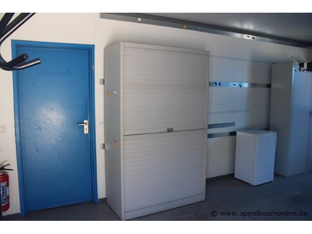 Bureelcontainer plm 6x3m, 2 deuren, dagramen, tafel, kast, ijskastje en radiator - afbeelding 2 van  4