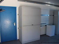 Bureelcontainer plm 6x3m, 2 deuren, dagramen, tafel, kast, ijskastje en radiator - afbeelding 2 van  4
