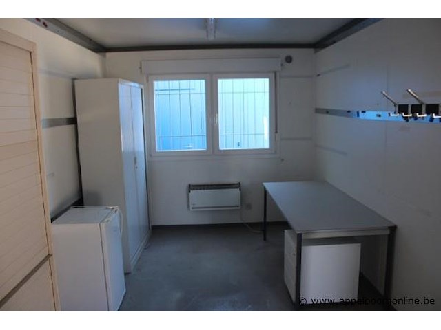 Bureelcontainer plm 6x3m, 2 deuren, dagramen, tafel, kast, ijskastje en radiator - afbeelding 3 van  4