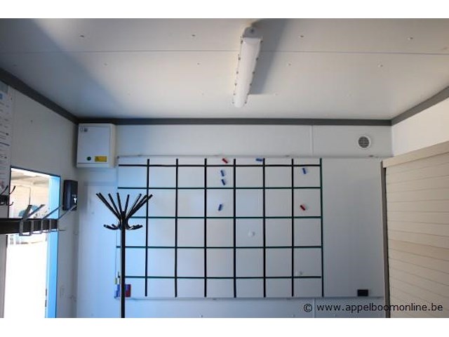 Bureelcontainer plm 6x3m, 2 deuren, dagramen, tafel, kast, ijskastje en radiator - afbeelding 4 van  4