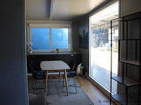 Bureelcontainer plm 6x3m, dagramen en grote raam, keukentje en ingericht als ontvangsttuimre - afbeelding 3 van  8