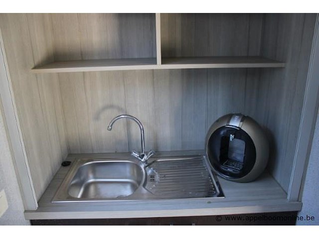 Bureelcontainer plm 6x3m, dagramen en grote raam, keukentje en ingericht als ontvangsttuimre - afbeelding 7 van  8