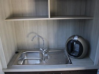 Bureelcontainer plm 6x3m, dagramen en grote raam, keukentje en ingericht als ontvangsttuimre - afbeelding 7 van  8