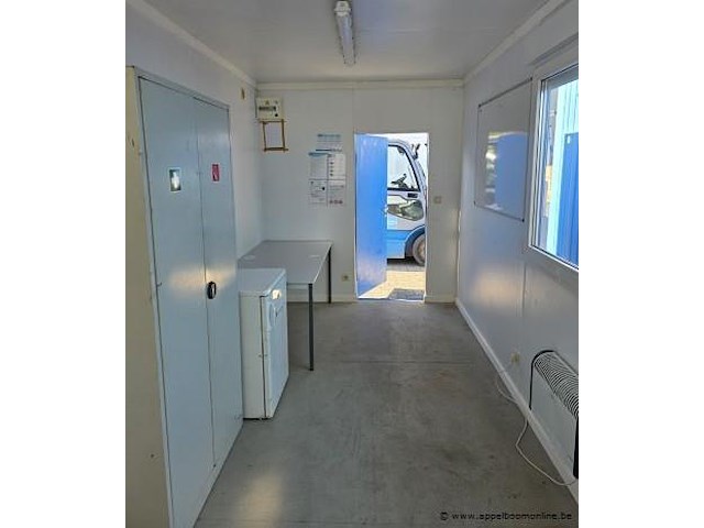 Bureelcontainer plm 6x3m, dagramen, tafel, kast, ijskastje en radiator - afbeelding 8 van  8