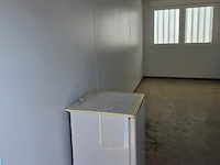 Bureelcontainer plm 6x3m, dagramen, tafel, kast, ijskastje en radiator - afbeelding 8 van  9