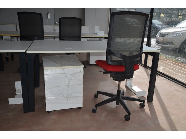 Bureeltafel 160x80x75 cm, bureelstoel, ladeblok met 3 laden, pc beugel - afbeelding 1 van  8