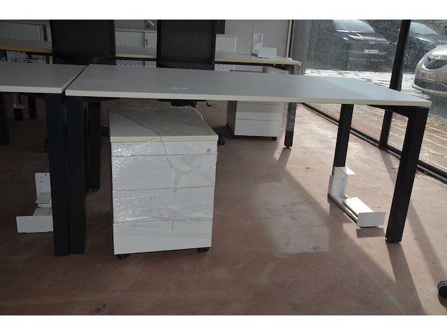 Bureeltafel 160x80x75 cm, bureelstoel, ladeblok met 3 laden, pc beugel - afbeelding 2 van  8