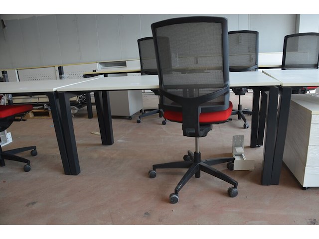 Bureeltafel 160x80x75 cm, bureelstoel, pc beugel - afbeelding 1 van  6