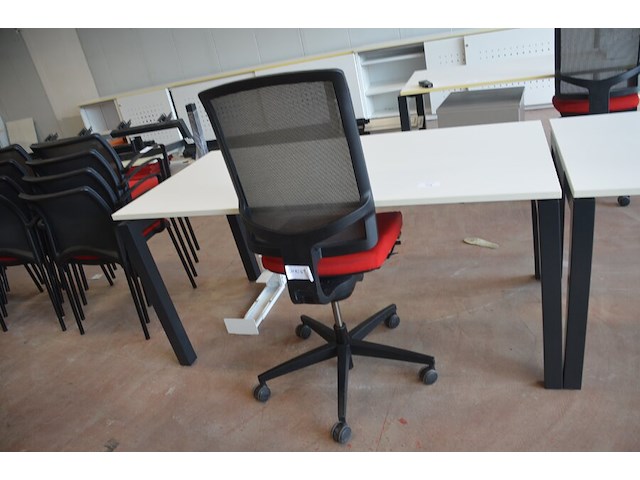 Bureeltafel 160x80x75 cm, bureelstoel, pc beugel - afbeelding 1 van  6