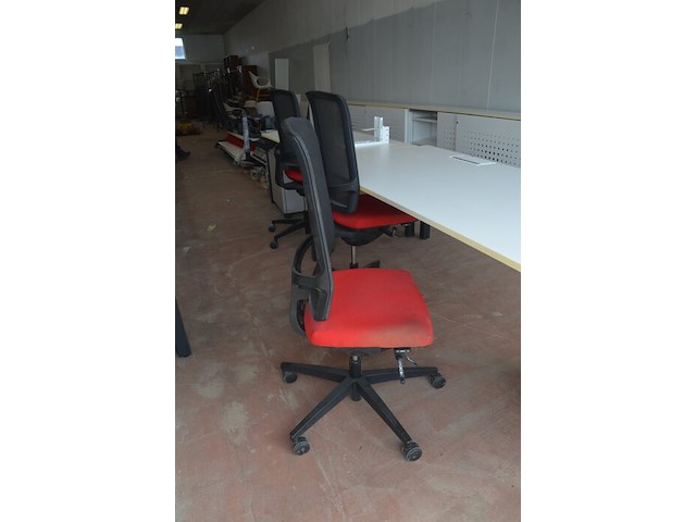 Bureeltafel 240x100x75 cm, ladeblok met 3 laden, 2 bureelstoelen, 2 pc beugels - afbeelding 2 van  10