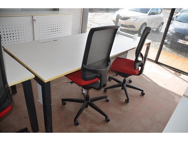 Bureeltafel 240x100x75 cm, ladeblok met 3 laden, 2 bureelstoelen, 2 pc beugels - afbeelding 1 van  10