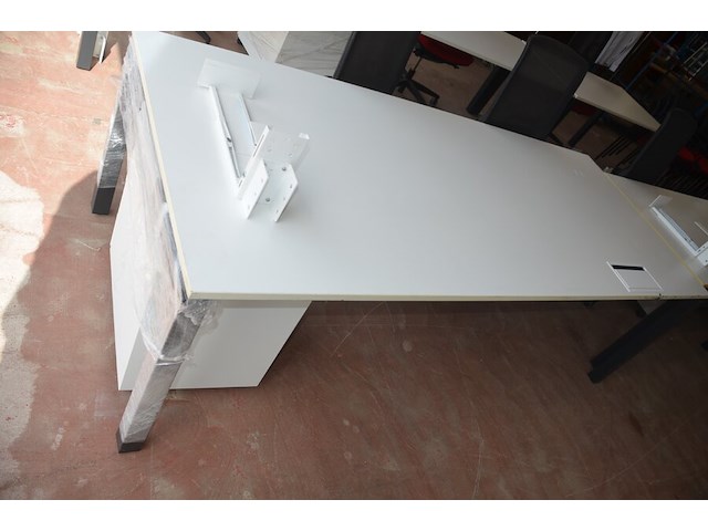 Bureeltafel 240x100x75 cm, ladeblok met 3 laden, 2 bureelstoelen, 2 pc beugels - afbeelding 6 van  10